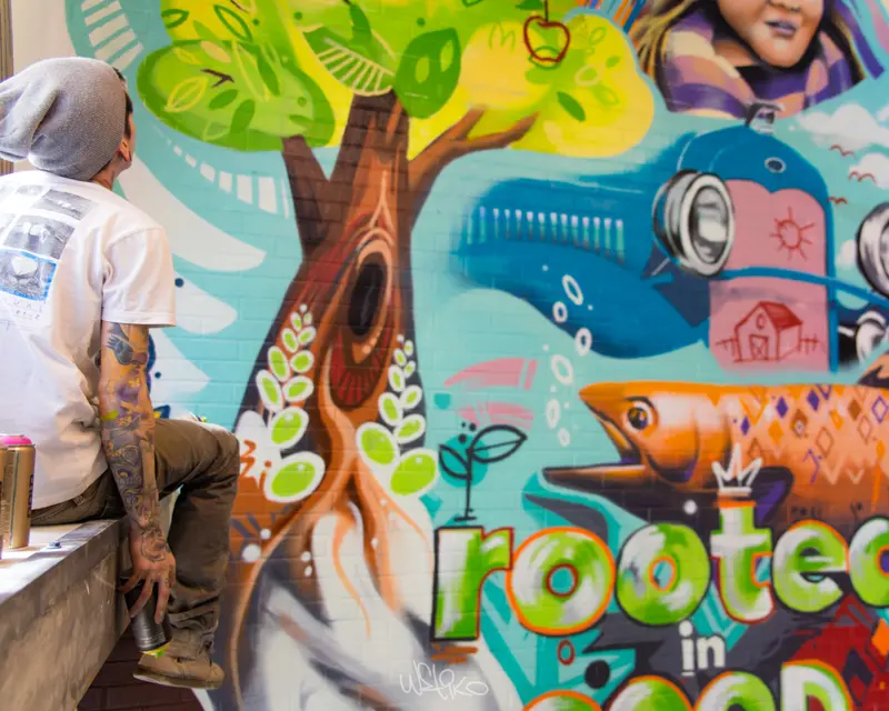 Brome Modern Eatery mural by Wetiko, behind the scenes, photo 3